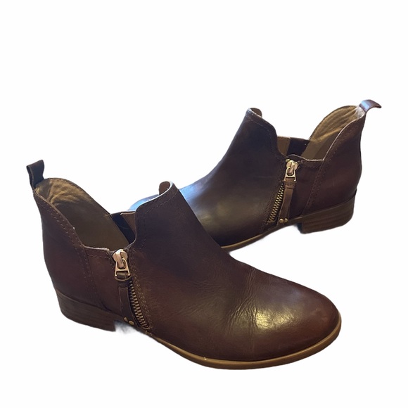 Luca Lane Brown Booties - Picture 3 of 6